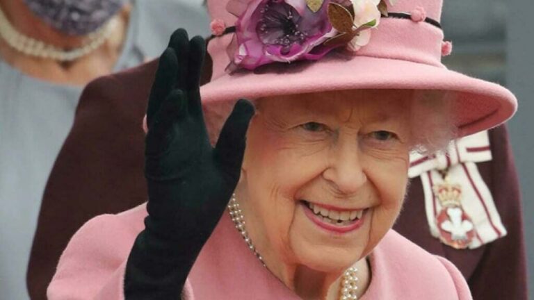 Famous Pakistanis who had the honor of meeting Queen Elizabeth II